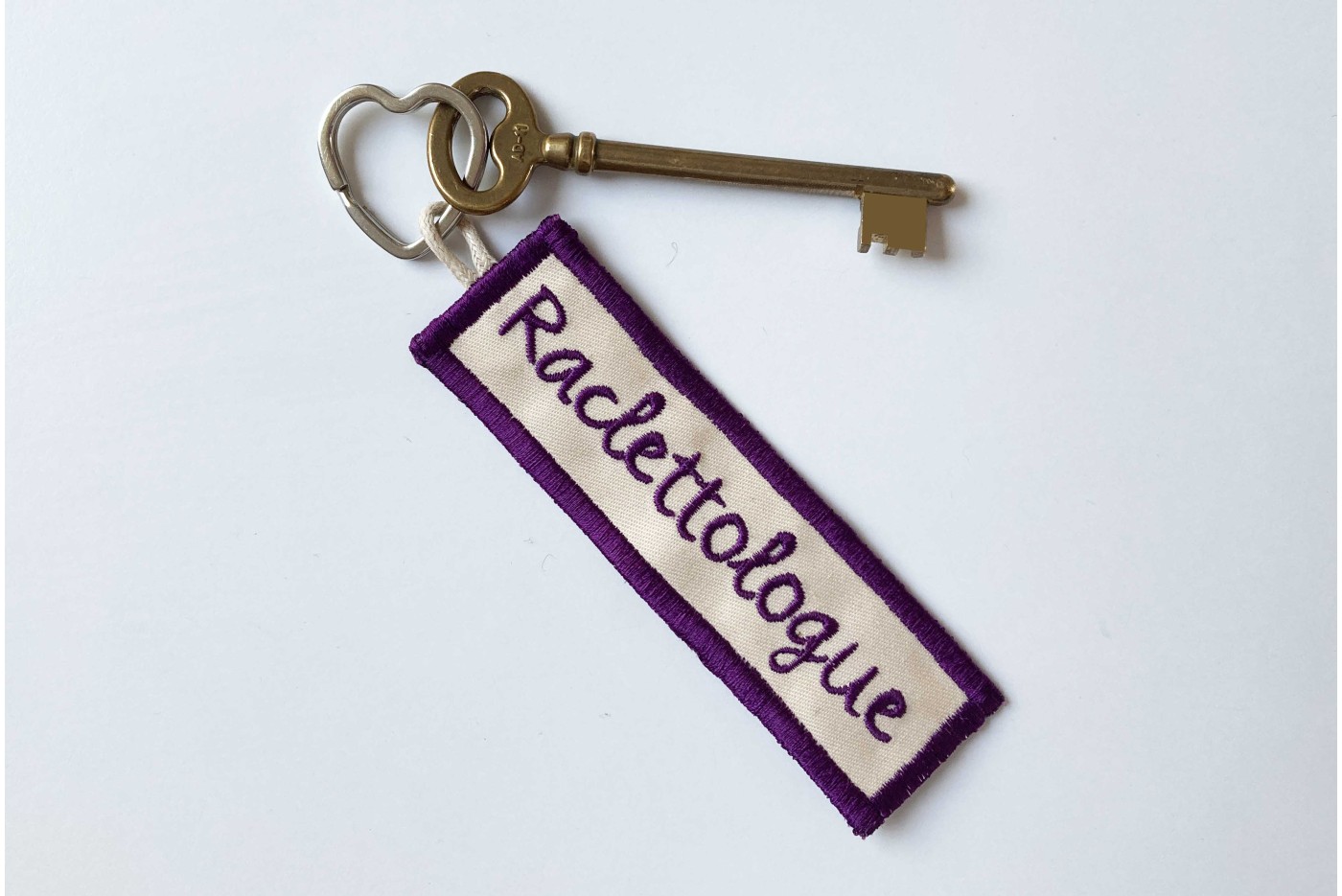 Porte-clés brodé violet à personnaliser